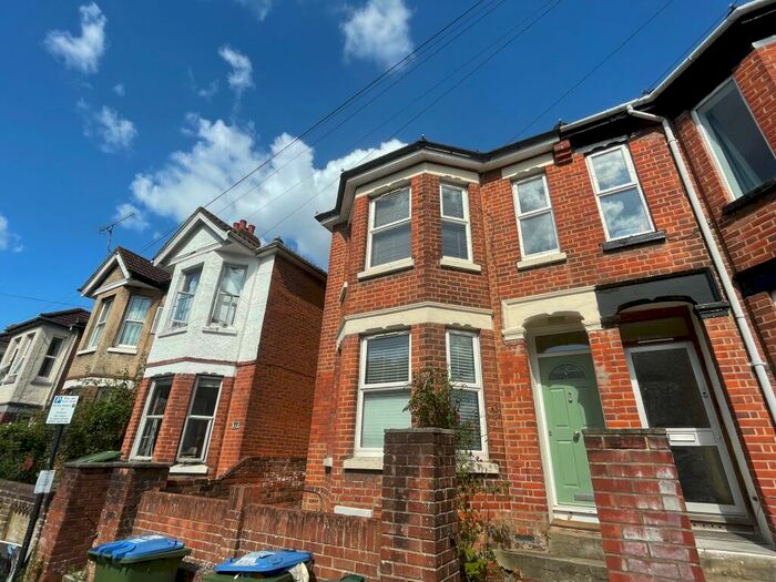 4 Bedroom Semi-Detached House To Rent In Burlington Road, Polygon, Southampton, SO15