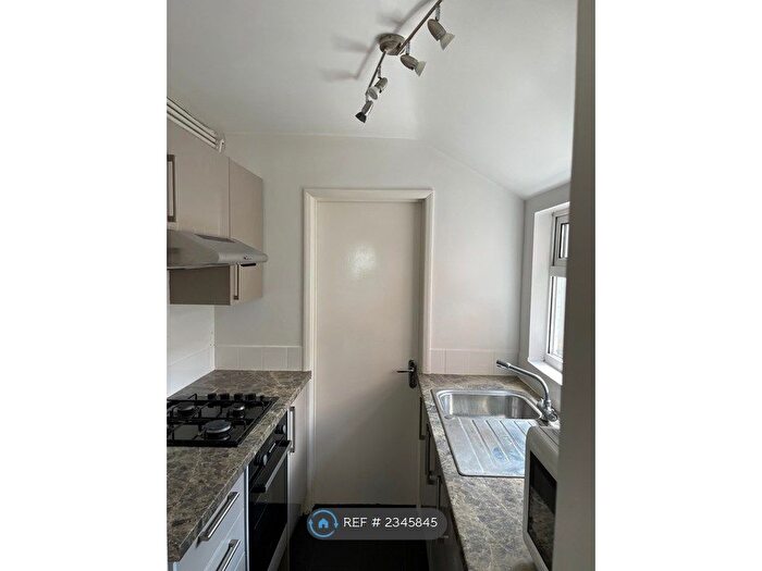 2 Bedroom Terraced House To Rent In Waldeck Street, Reading, RG1