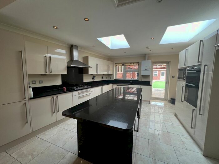 5 Bedroom Semi-Detached House To Rent In Craneswater Park, Southall, Greater London, UB2