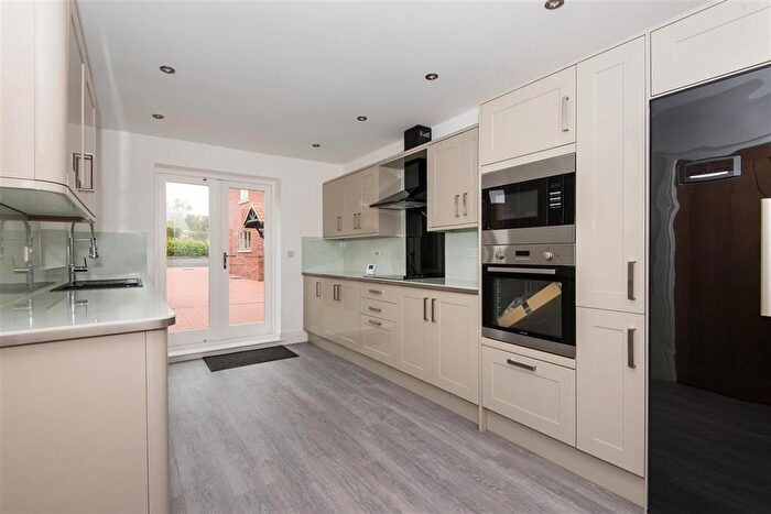 5 Bedroom Detached House To Rent In Welwyn Close, East Markham, Newark, NG22