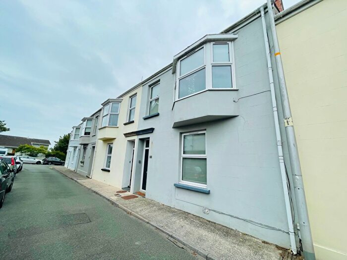 4 Bedroom Property To Rent In Park Terrace, Tenby, SA70