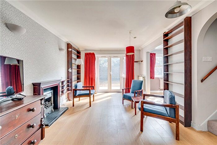 3 Bedroom Semi-detached House For Sale In Victoria Mews, Earlsfield, SW18