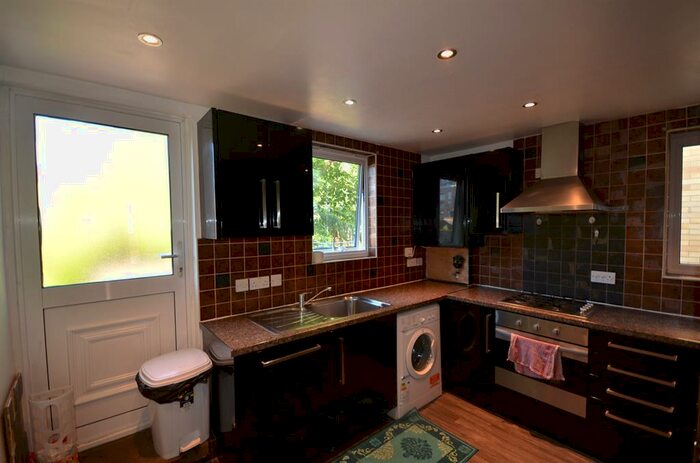 3 Bedroom Flat To Rent In South Hill Avenue - Close To South Harrow Station - Bedroom, HA2