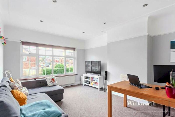 2 Bedroom Flat To Rent In Nether Street, West Finchley, London, N3
