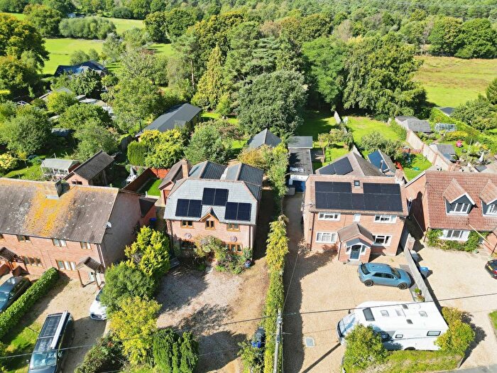 8 Bedroom Detached House For Sale In School Road, Nomansland, Salisbury, SP5