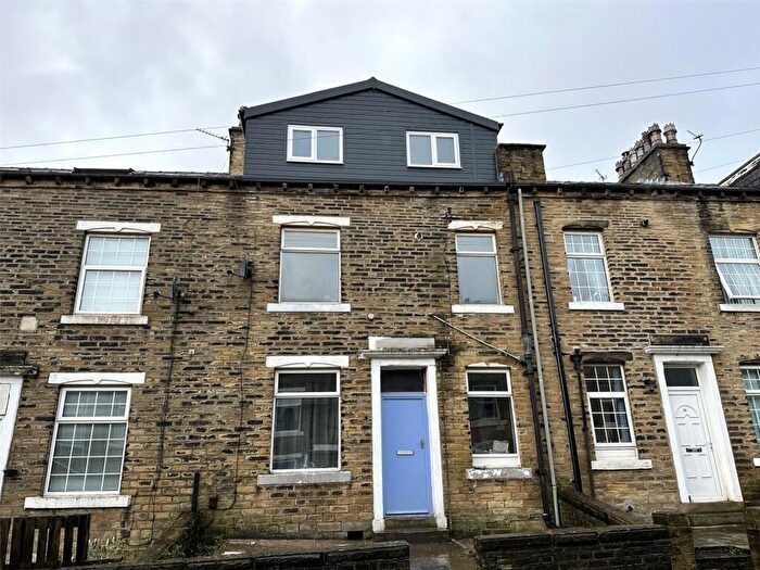 3 Bedroom Terraced House To Rent In Dunkirk Terrace, Halifax, HX1