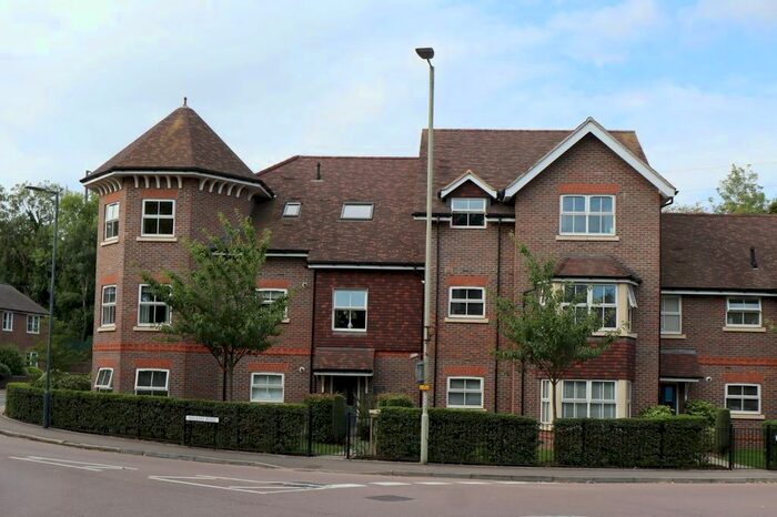 2 Bedroom Flat To Rent In Southdown Road, Harpenden, AL5