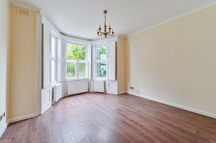 2 Bedroom Flat To Rent In Foxgrove Road, Beckenham, BR3