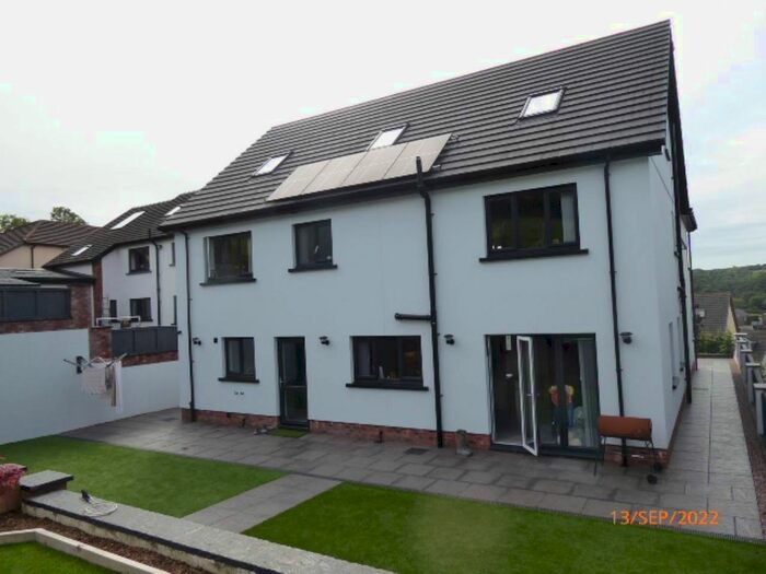 4 Bedroom Property To Rent In Croesyceiliog, Carmarthen, SA32