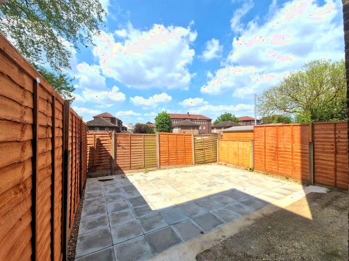 1 Bedroom Flat To Rent In Champion Grove, Denmark Hill, London, SE5