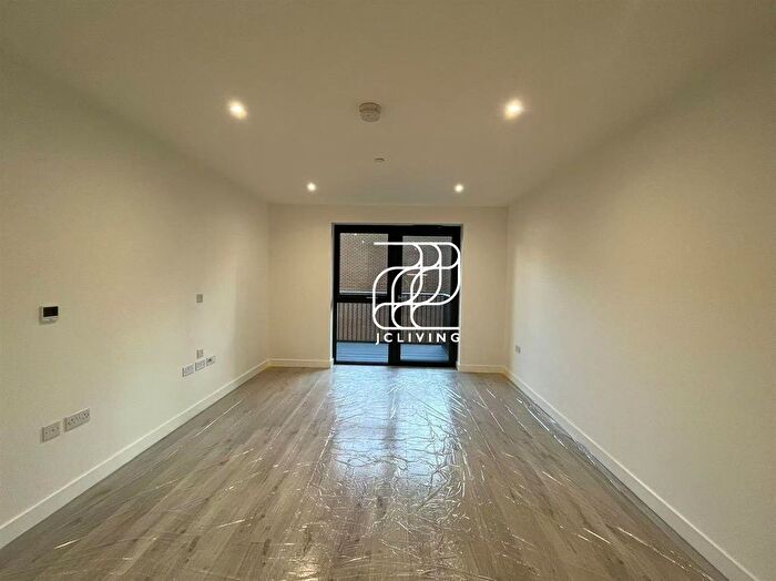 1 Bedroom Flat To Rent In Anax Street, London, N4