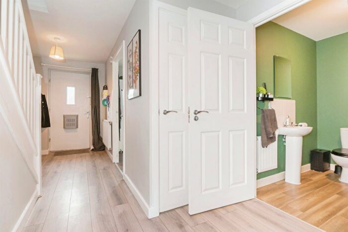 3 Bedroom End Of Terrace House For Sale In Chiltern Crescent, Fair Oak, Eastleigh, SO50