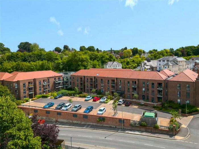 1 Bedroom Apartment For Sale In Lower Turk Street, Alton, Hampshire, GU34