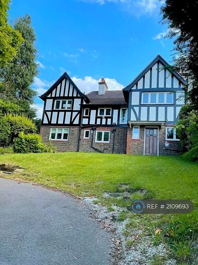 5 Bedroom Semi-Detached House To Rent In London, London, CR8