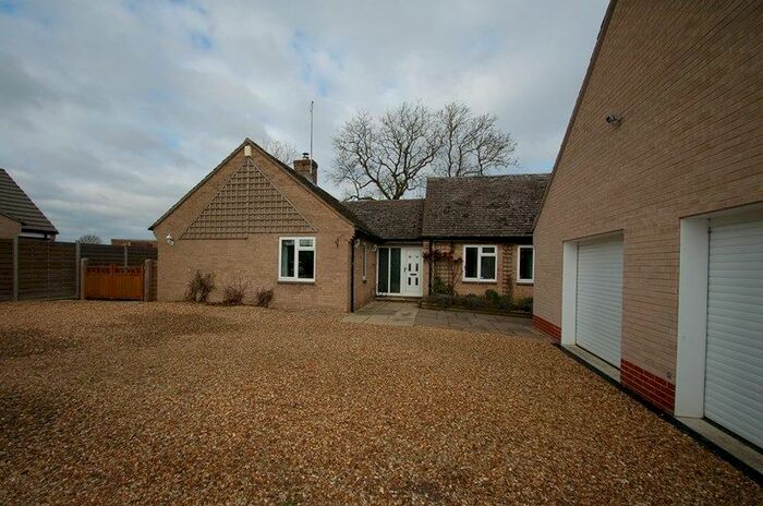 4 Bedroom Bungalow To Rent In Glapthorn Road, Oundle, Cambridgeshire, PE8