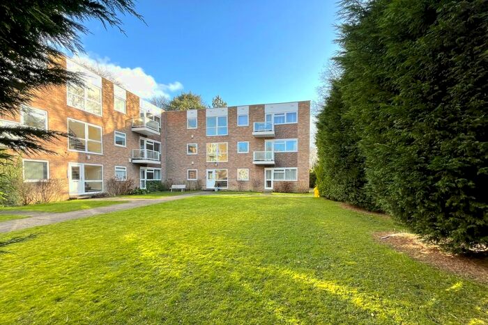 2 Bedroom Flat To Rent In Garden View Court, Roundhay, Leeds, LS8