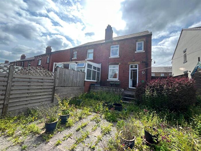 3 Bedroom Semi Detached House For Sale In Cressfield Road, Huddersfield, HD3