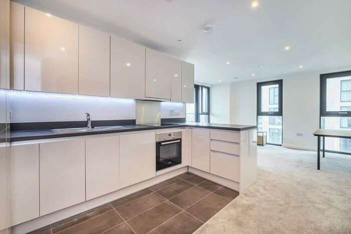 2 Bedroom Flat To Rent In The Well House, Sutton, SM1