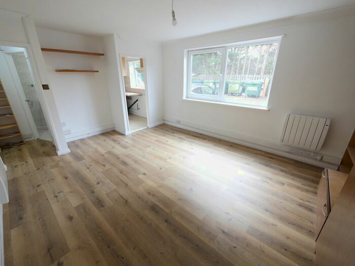 1 Bedroom Studio To Rent In Feltham Hill Road, Ashford, TW15