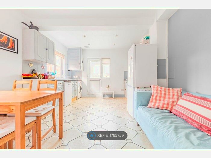 6 Bedroom Terraced House To Rent In Scrubs Lane, London, NW10