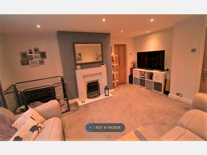 3 Bedroom Semi-Detached House To Rent In Ringwood Avenue, Radcliffe, Manchester, M26