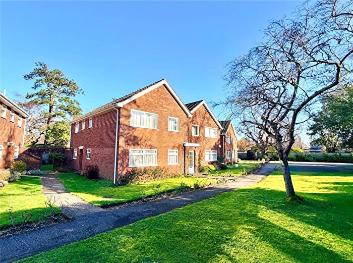2 Bedroom Flat For Sale In Mariners Court, Lymington, Hampshire, SO41