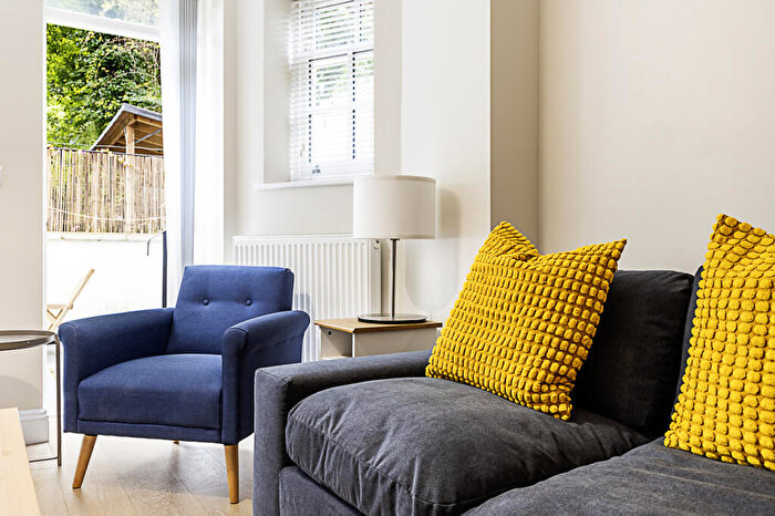 1 Bedroom Flat To Rent In Compayne Gardens, London, London, NW6
