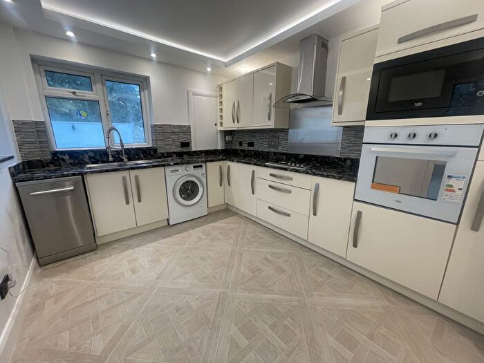 3 Bedroom Terraced House To Rent In Manor Road, London, SE25