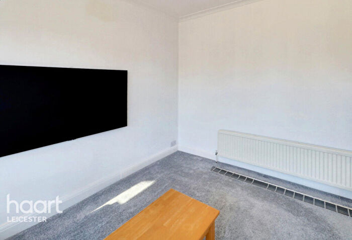 4 Bedroom Detached House For Sale In Glenfield Road, Leicester, LE3