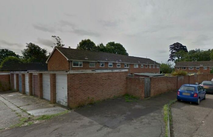 2 Bedroom Maisonette To Rent In Bedgebury Close, Vinters Park, Maidstone, Kent, ME14