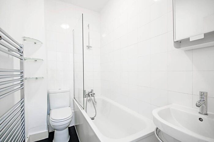 1 Bedroom Flat To Rent In Graham Road, Hackney, London, E8