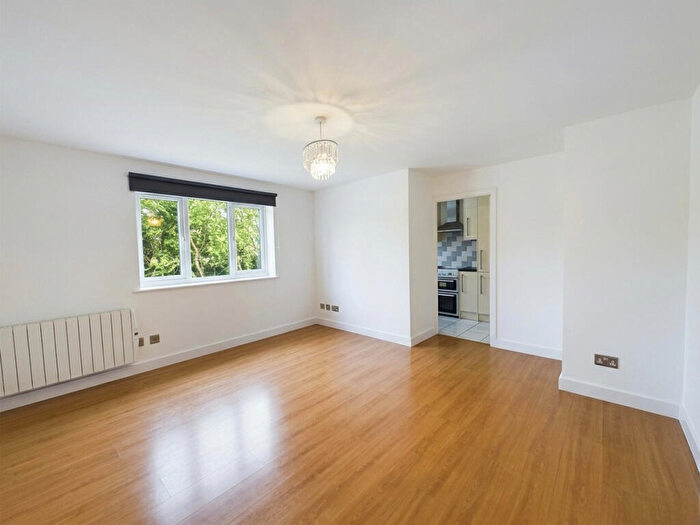 2 Bedroom Flat To Rent In Brindley Close, Perivale, HA0
