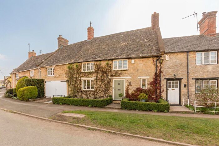 2 Bedroom Cottage For Sale In Kytes Place, Kirtlington, Kidlington, OX5