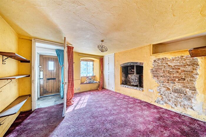 2 Bedroom End Of Terrace House For Sale In East Street, Corfe Castle, Wareham, BH20 - Photo 4