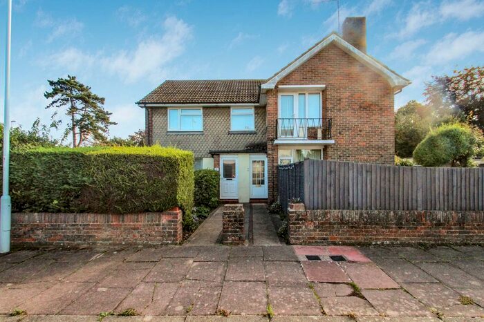 2 Bedroom Flat To Rent In Burford Close, Worthing, BN14