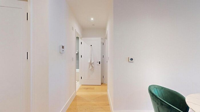 1 Bedroom Flat For Sale In Hive House, Verdo, Kew Bridge, Brentford, TW8