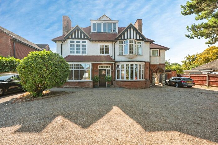 1 Bedroom Flat For Sale In Plough Lane, Purley, CR8