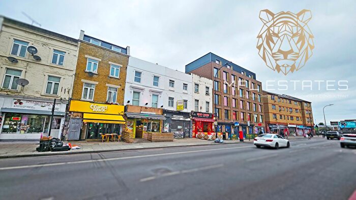 3 Bedroom Flat To Rent In New Cross Road, London, SE14