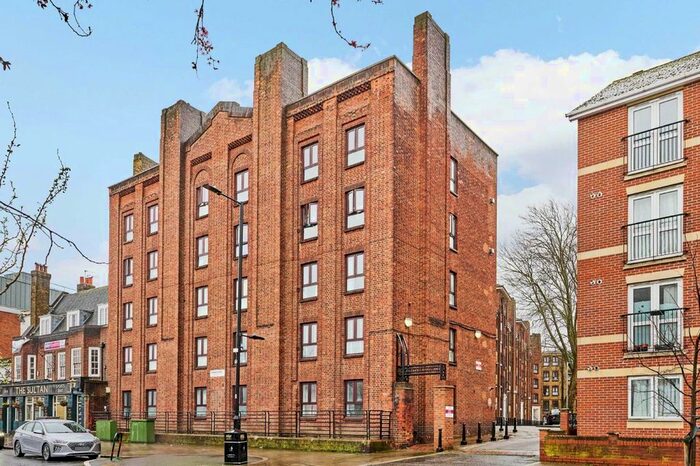 2 Bedroom Flat To Rent In New Park Road, London, SW2