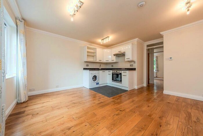 1 Bedroom Flat To Rent In Vellum Drive, Carshalton, Surrey, SM5