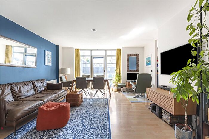 2 Bedroom Flat For Sale In Townmead Road, Fulham, London, SW6