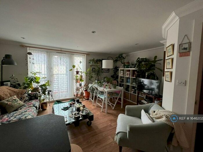 1 Bedroom Flat To Rent In Crest Court, Poole, BH15