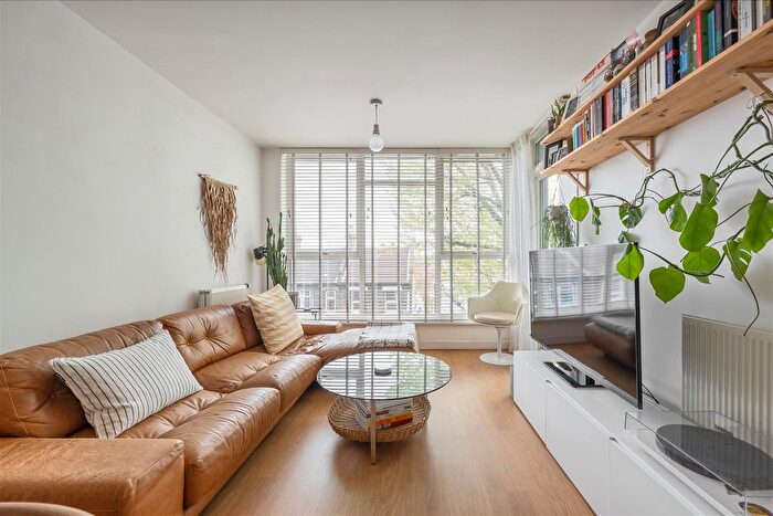 2 Bedroom Flat For Sale In Ward Lane, Homerton, E9