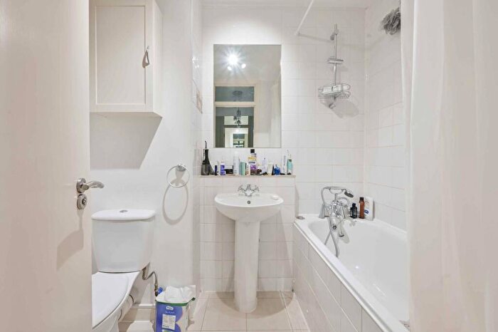 Studio To Rent In Oakley Square, Camden, London, NW1