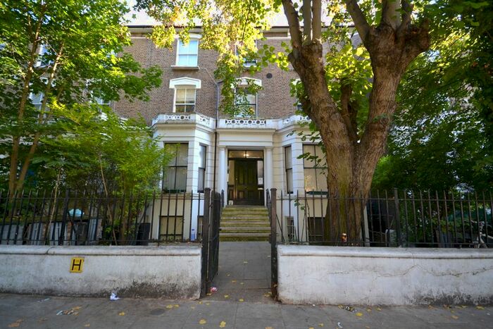 1 Bedroom Flat To Rent In St Charles Square, Kensington, W10