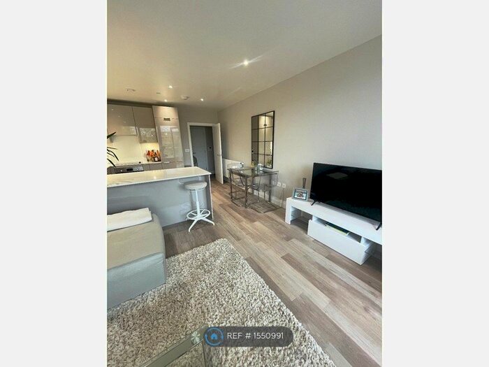 1 Bedroom Flat To Rent In Station Road, London, N11