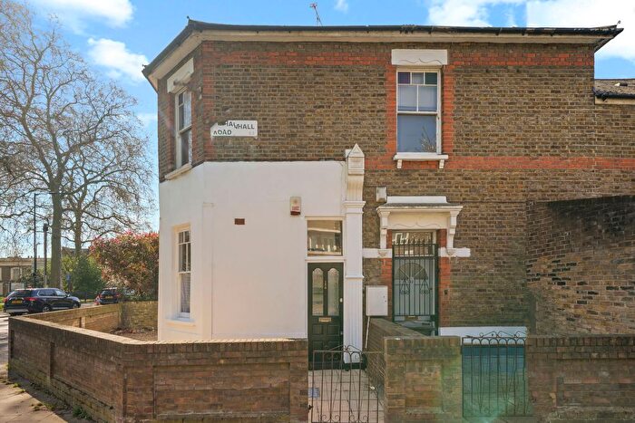 3 Bedroom Flat To Rent In Mildenhall Road, London, E5