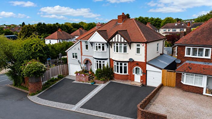 3 Bedroom Semi-Detached House For Sale In Pedmore Road, Stourbridge, DY9