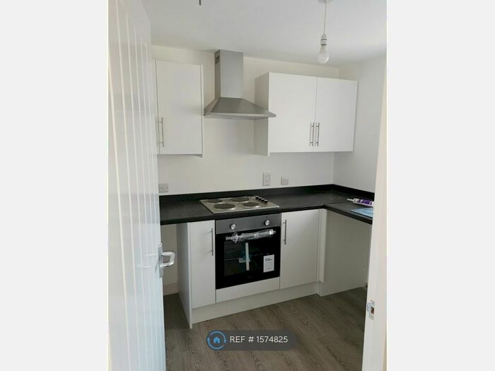 2 Bedroom Flat To Rent In Clark Street, Scarborough, YO12