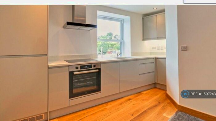 2 Bedroom Flat To Rent In Town Gate, Guiseley, LS20